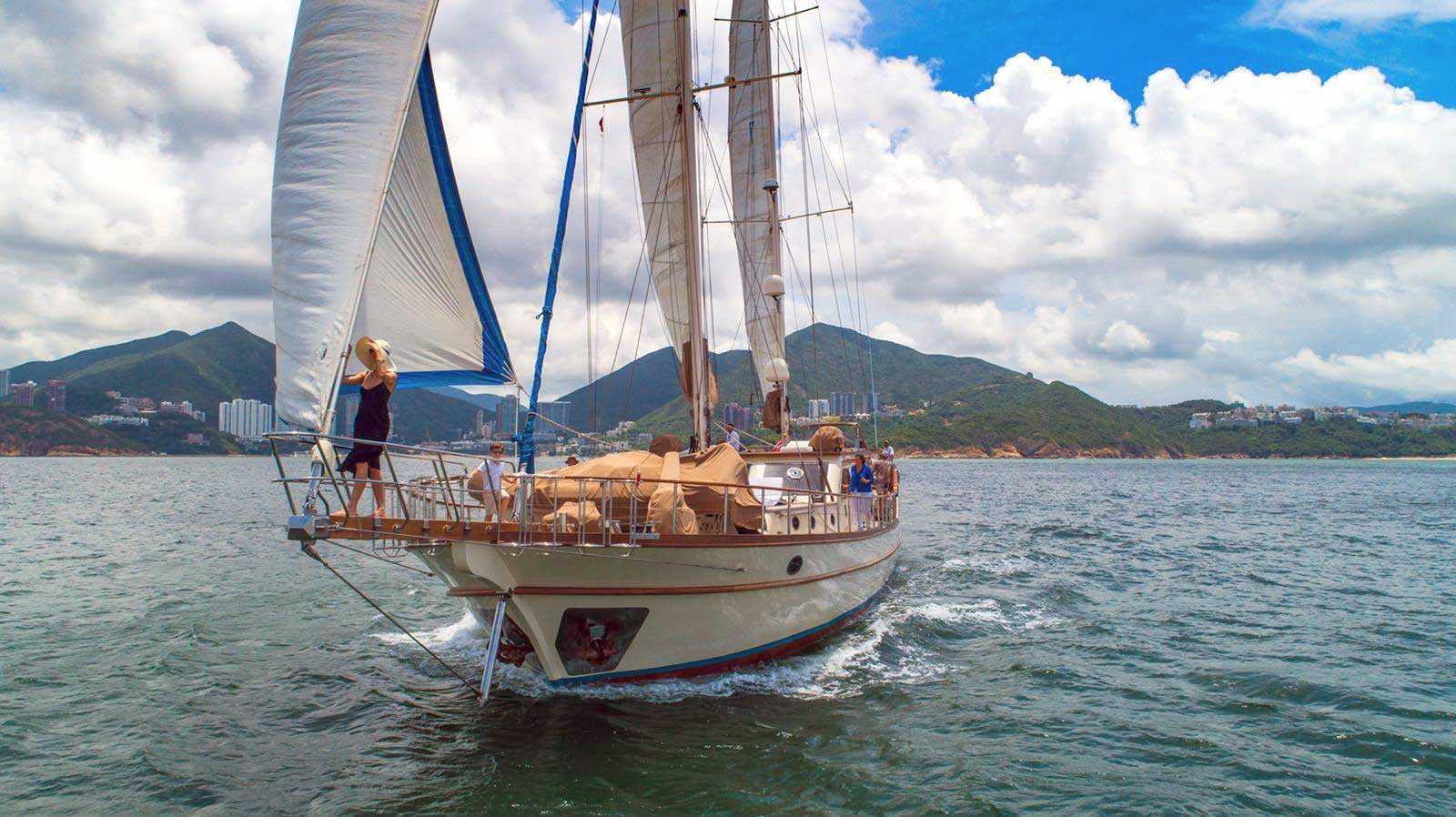 Sailboats hero image